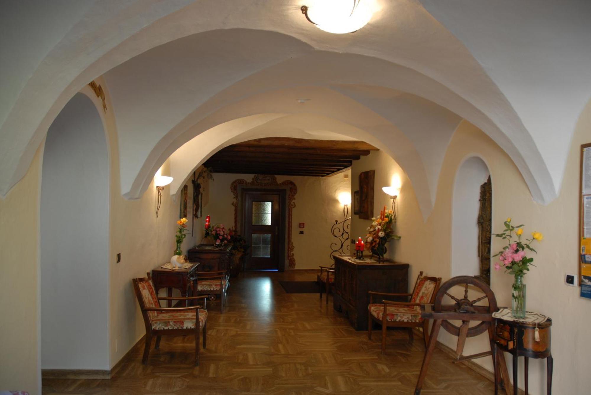 Hotel B&B Gasthof Zur Linde 리오디푸스테리아 외부 사진