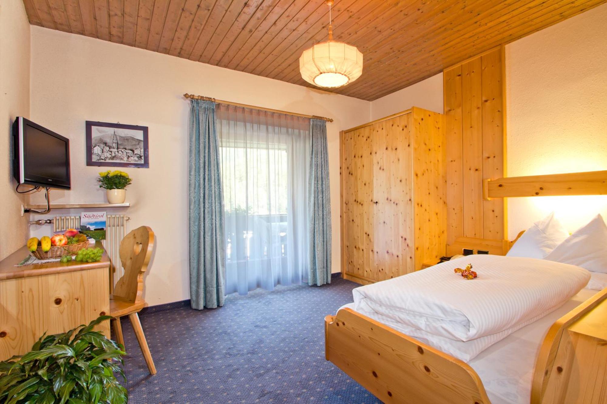 Hotel B&B Gasthof Zur Linde 리오디푸스테리아 객실 사진