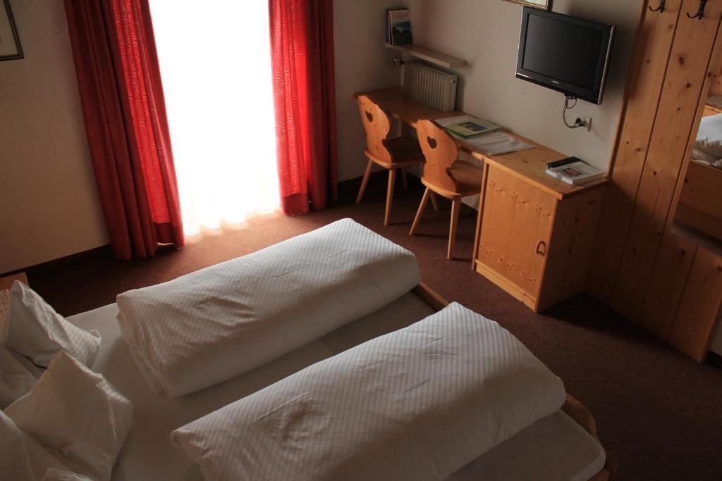 Hotel B&B Gasthof Zur Linde 리오디푸스테리아 객실 사진